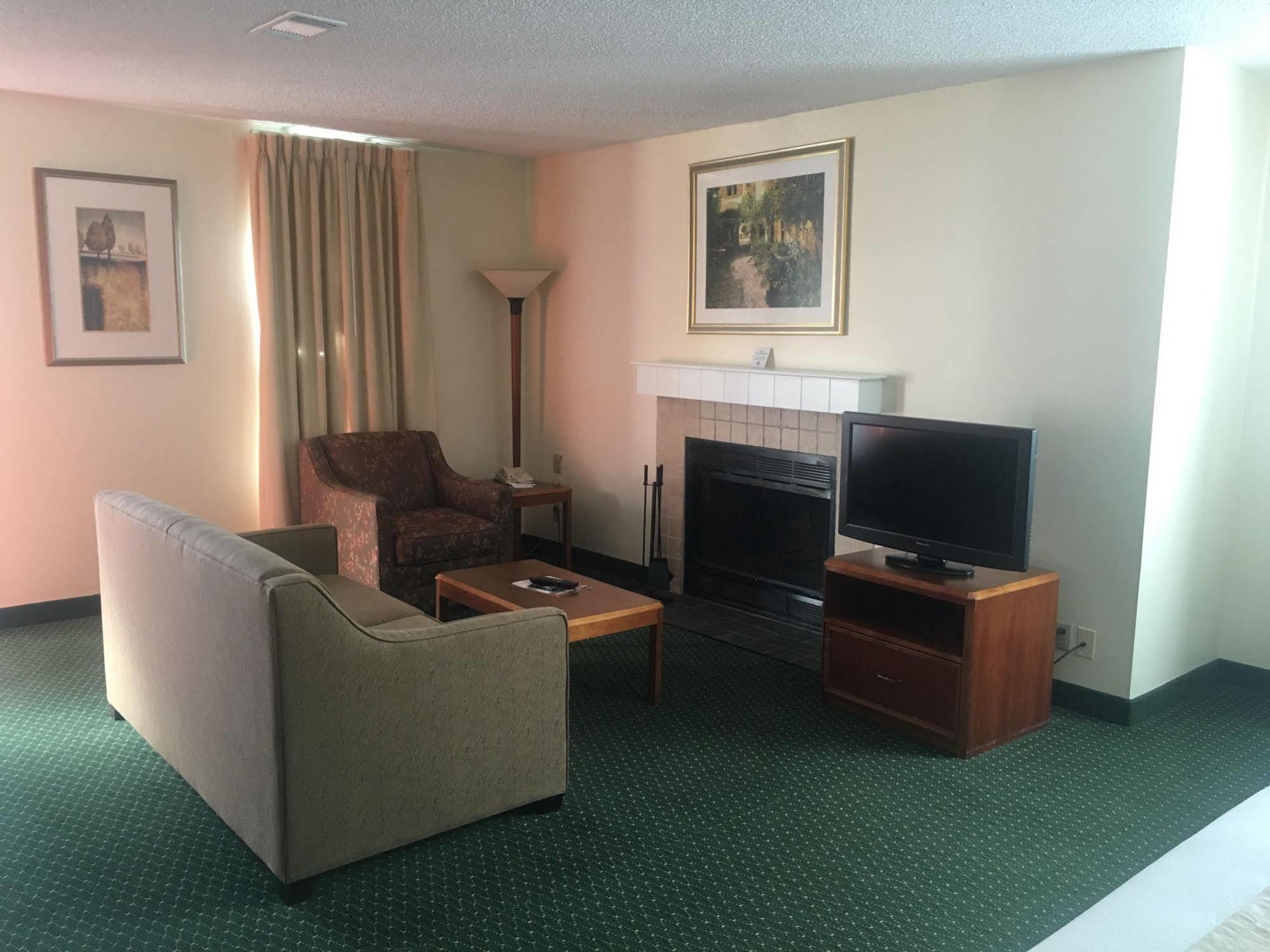 Fairbridge Inn & Suites - Akron Copley Township - West Exterior foto